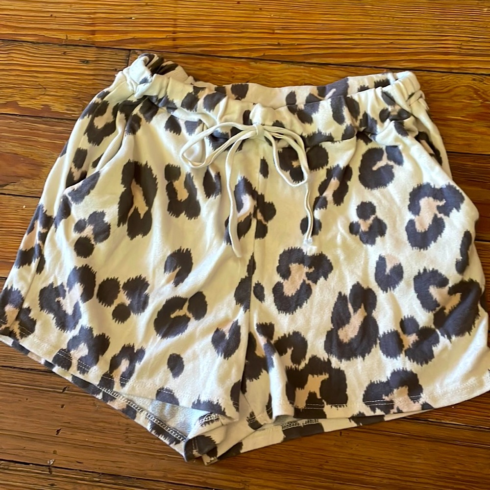 BiBi Leopard Shorts